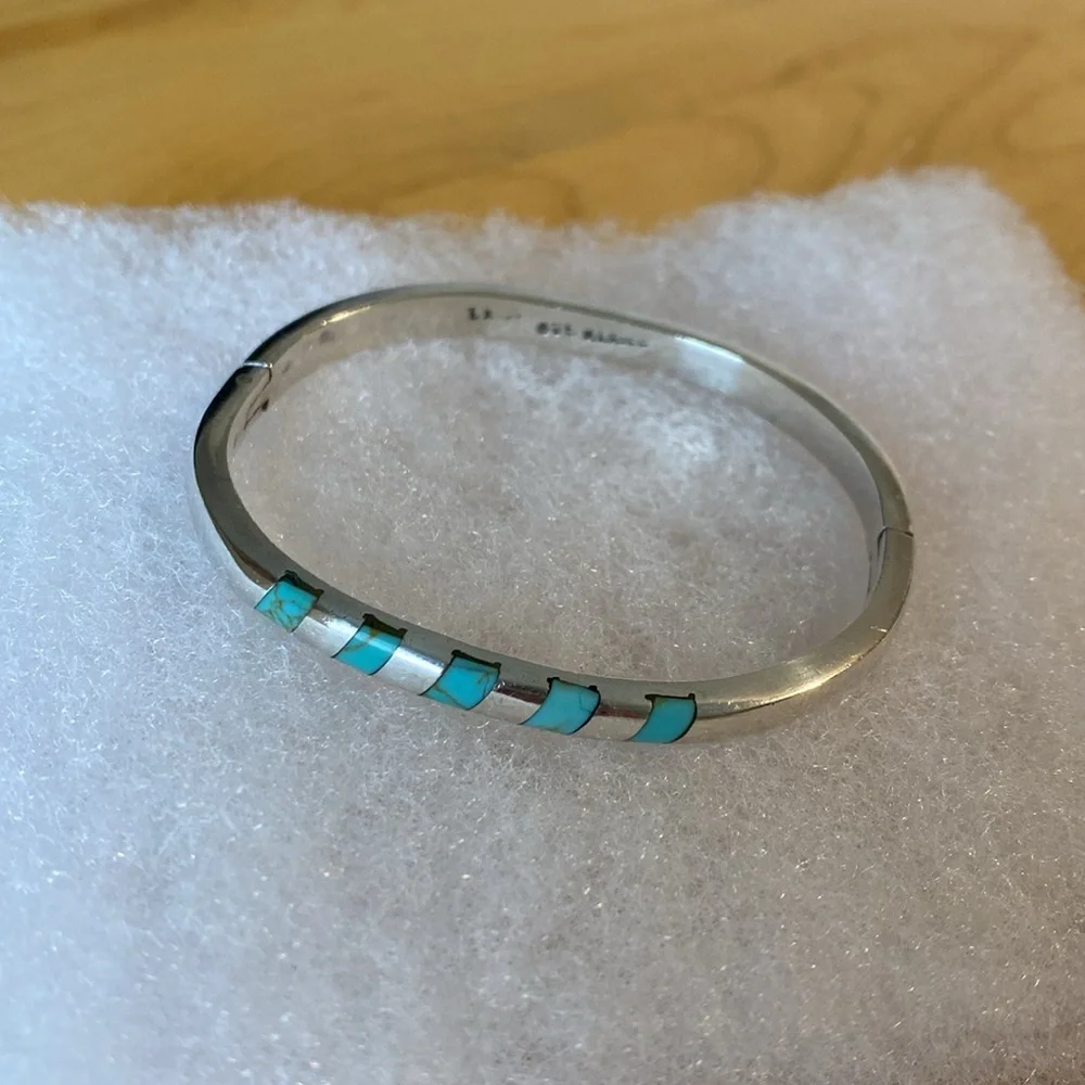 Silver bangle - Picture 1 of 13